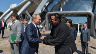 Стивън Сегал се точи да става руски губернатор