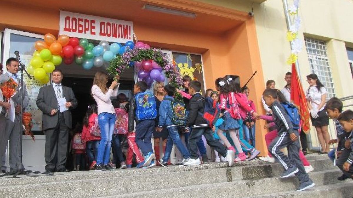 Дават по 250 лв. социални за покриване разходите при започването на учебната година