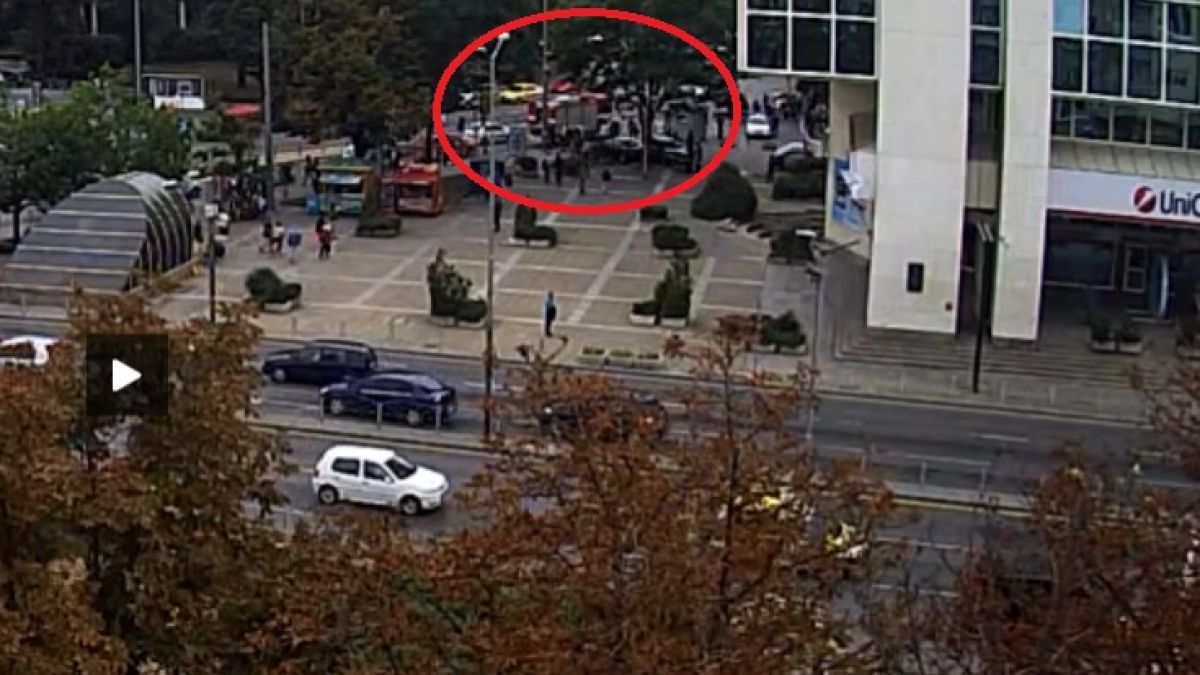 Първо в БЛИЦ: Пожарни и полиция вият до здравното министерство в центъра на София