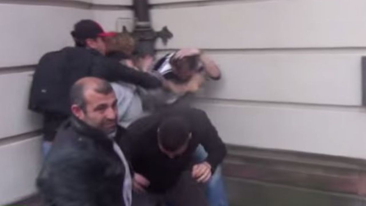 Брутално! Турци и кюрди си спретнаха кървава баня във Франкфурт (ВИДЕО)