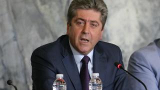 Първанов: Смешният военен министър е комплексиран, помпа мускули!