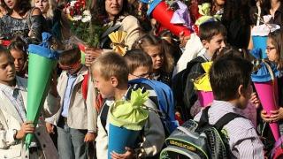 Първият звънец ще бие за 65 000 първолаци