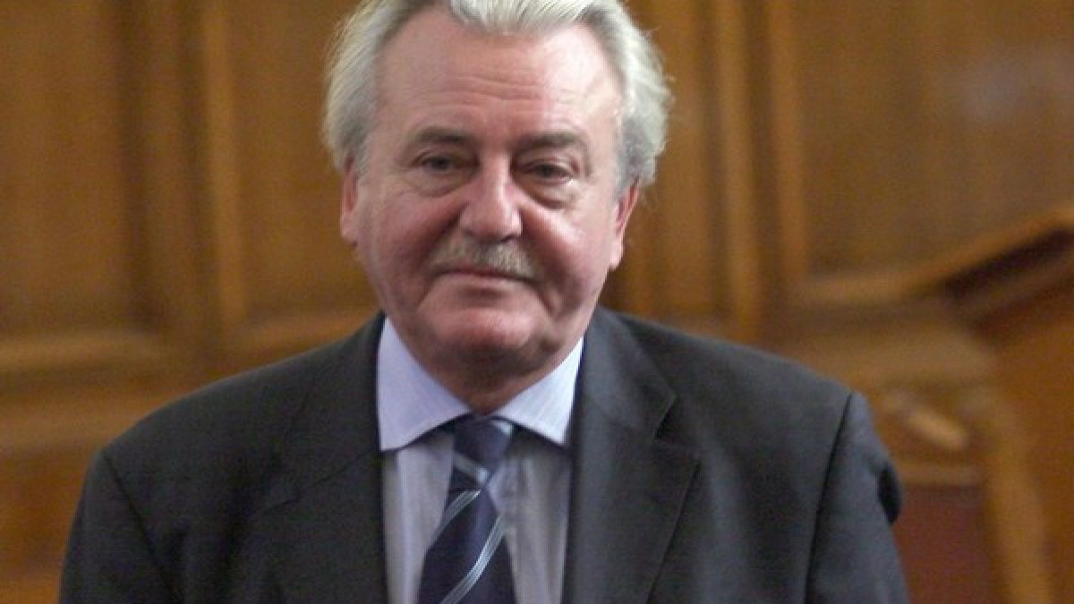 Асен Агов: Решението на Борисов да пусне руския самолет е човешко