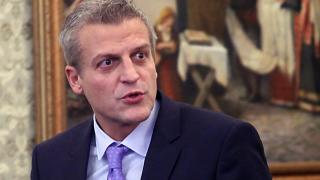 Москов маха автоматите за чипс и вафли в училищата