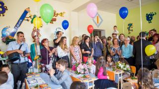 Fibank подари нова учебна стая на първокласниците от столично училище