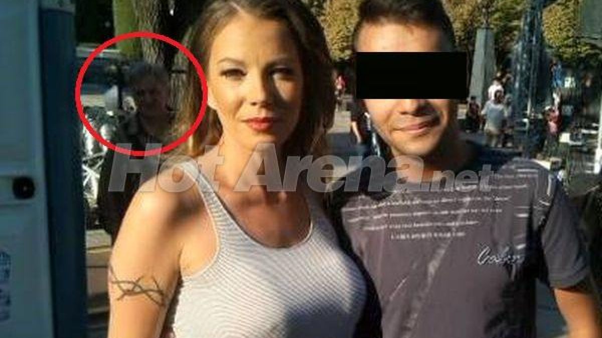 Емилия си отърка зърната у фен, шашна баба (СНИМКА)