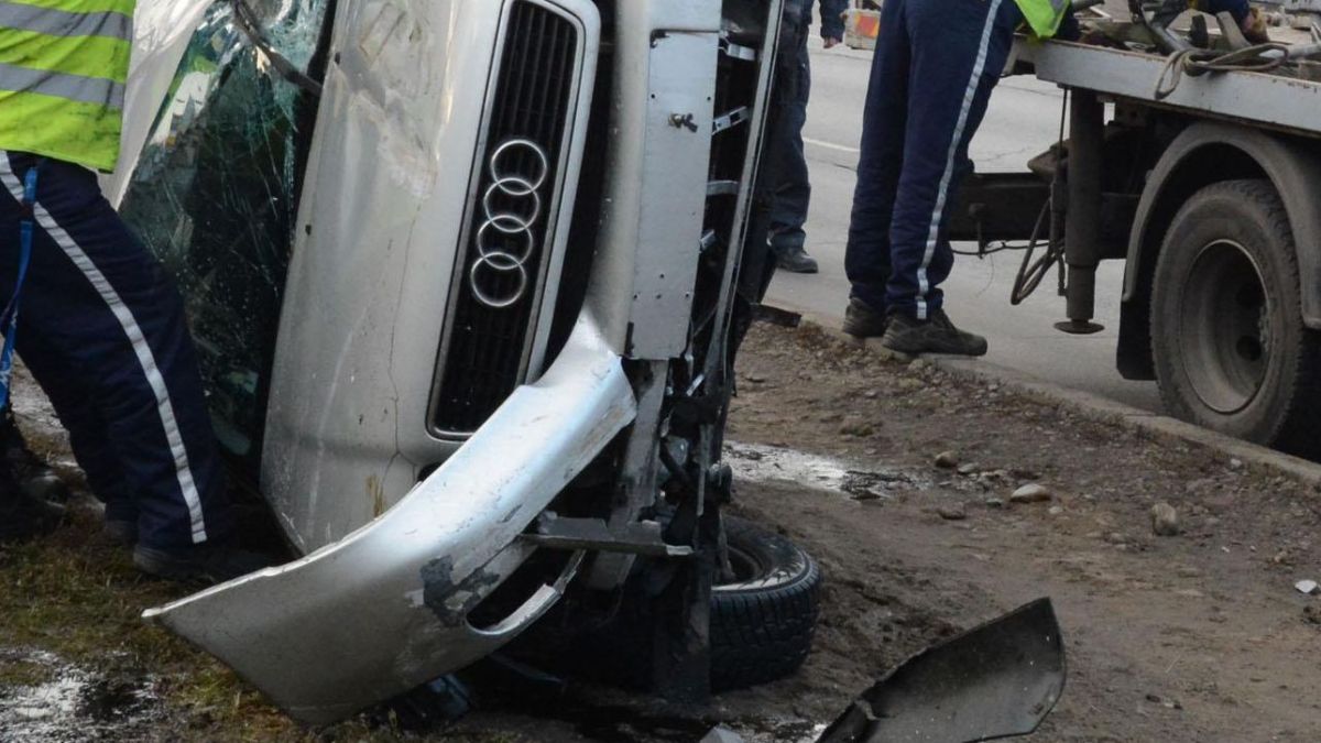 Жестока трагедия в Попово! Шофьор без книжка се уби и рани 5 деца