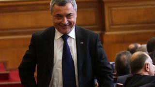 Цепи ли се Патриотичният фронт?