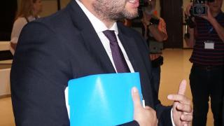 Нов скандал с министъра на “Америка за България”!