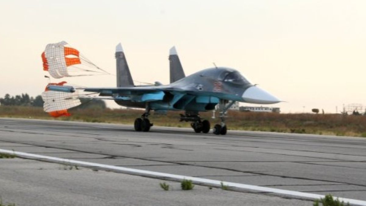 Руските изтребители изпепелиха военен завод на "Ислямска държава" (ВИДЕО)