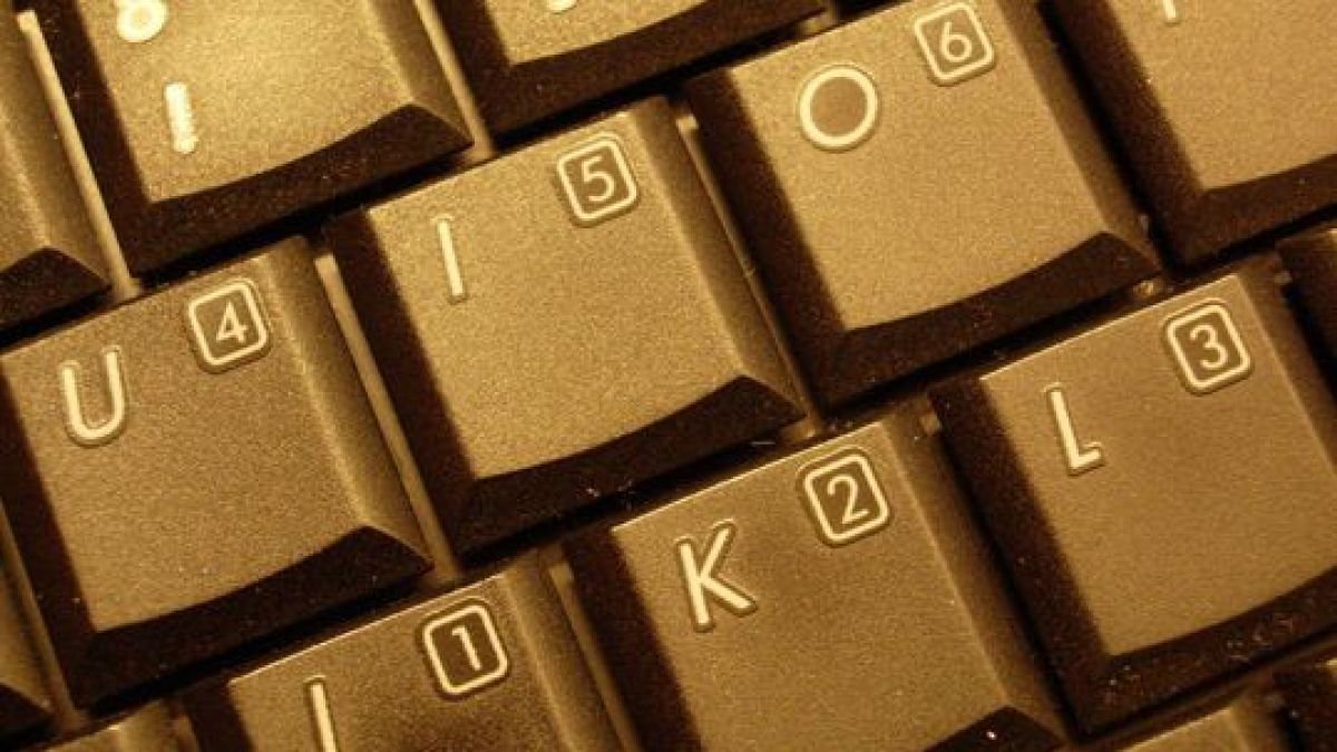 Внимание, родители: Педофили дебнат децата ви в Jivotno.com и Ask.fm