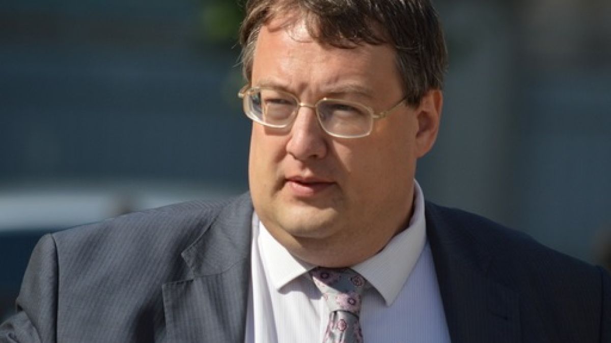 Украински депутат събира данни за руските летци, за да ги даде на „Ислямска държава”