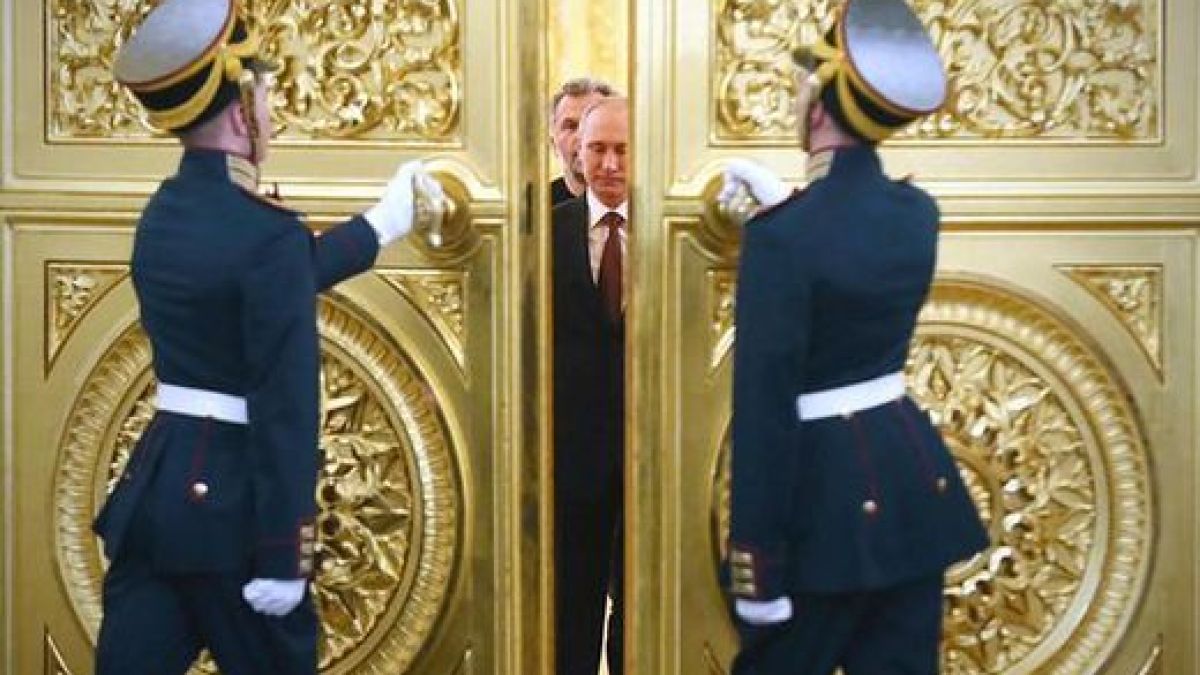 Руски журналист за метаморфозите на Путин: Страх и параноя тресат Кремъл
