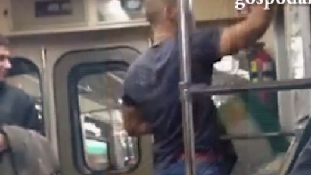 Пияни гамени вилнеят в столичното метро, заплашват пътниците (ВИДЕО)