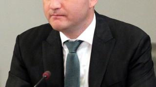 Вдигат заплатите на учителите с Бюджет 2016, но не е ясно с колко