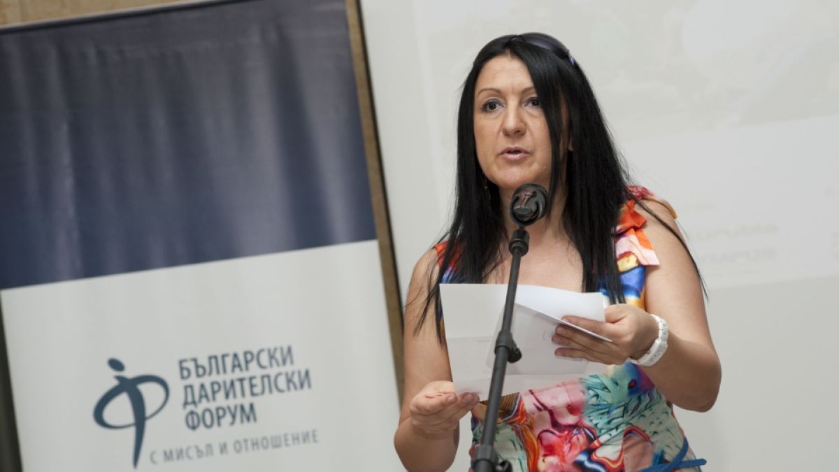 Вижте космическите заплати на шефовете на "Америка за България" - раздали си милион за 2013 г. (ДОКУМЕНТИ)