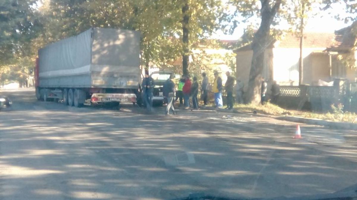 Пиян 15-годишен циганин се натресе в ТИР 