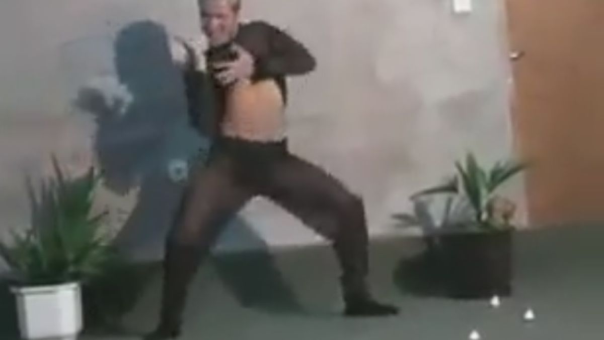 Само в БЛИЦ! СЕНЗАЦИОННО ВИДЕО! Има и такъв кандидат на изборите! (18+)