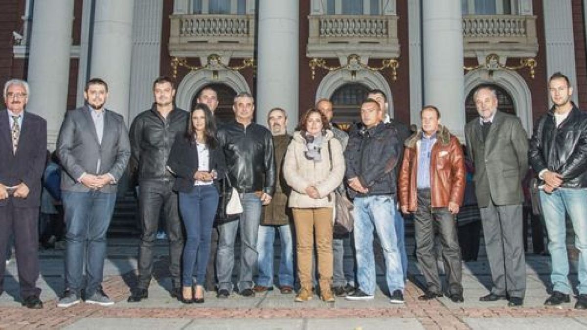 Календерска вдига духа на екипа на ББЦ с „Хъшове“