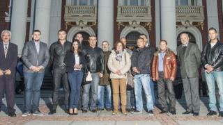 Календерска вдига духа на екипа на ББЦ с „Хъшове“