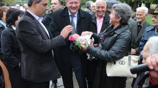 Михаил Миков с пожелание за успех на изборите и шест вида халва в с. Брош