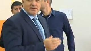 Премиерът Борисов гласува за 2 минути и 42 секунди и се издаде за кого