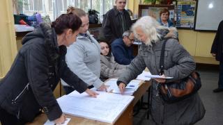 Към 13.00 часа: Избирателната активност гони 30%