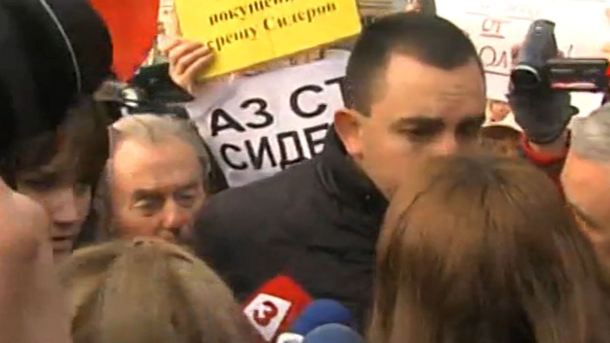Екшън на протеста: "Атака" в челен сблъсък с bTV и Нова телевизия!