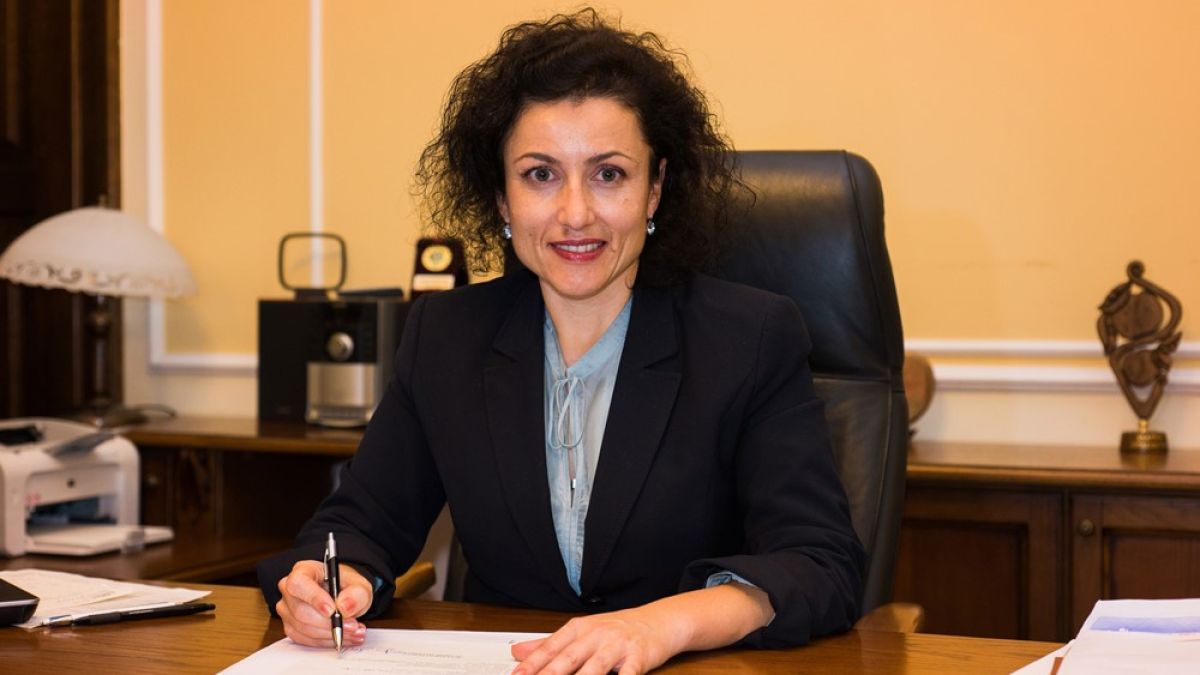 Десислава Танева: Ще следим онлайн храните от полето до магазина