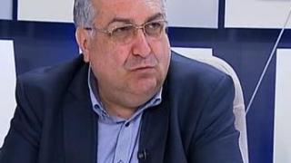 Проф. Близнашки уплашен от обстановката около кабинета "Герджиков" 