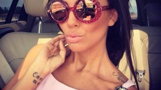 Пълен скандал! Николета сложи между гърдите си... (СНИМКА 18+)