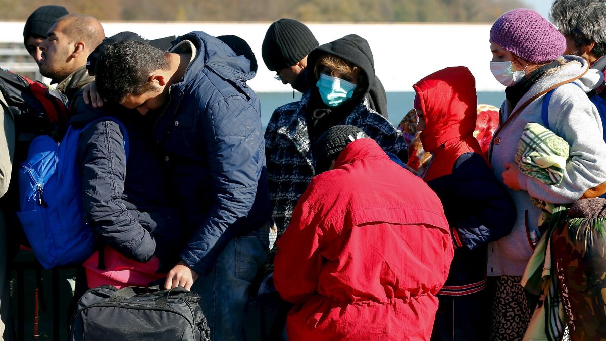 Афганистанци се жалват на сърбите: Българската полиция много бие бежанците