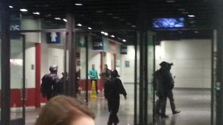 Ексклузивно и само в БЛИЦ: Паника на "Уембли" заради оставена чанта до ВИП-а!