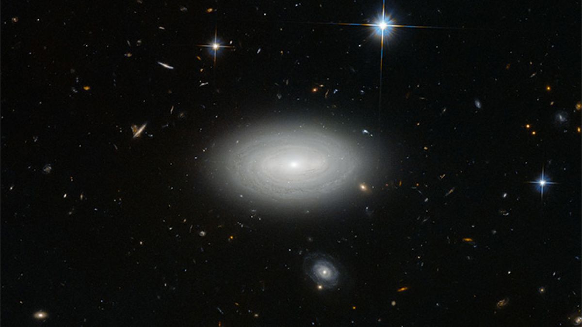 Телескопът Hubble намери “най-самотната” галактика