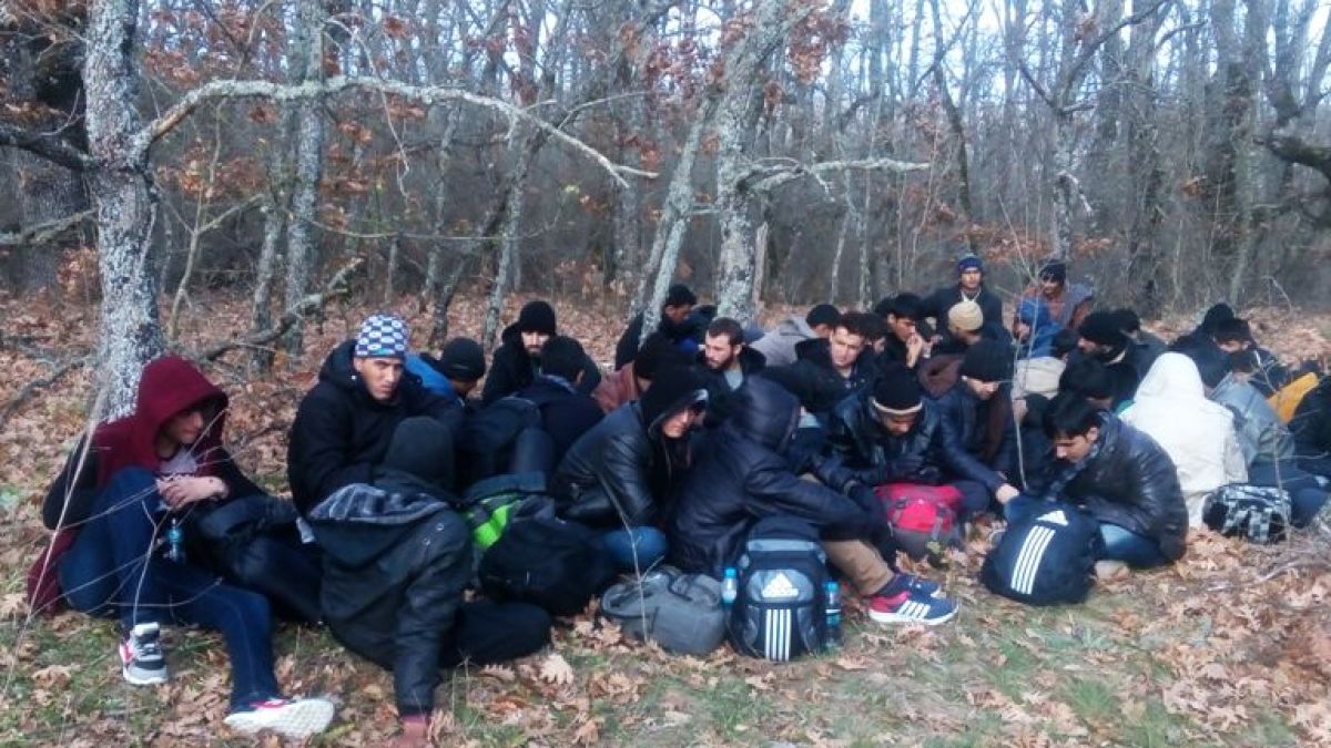 Бежанците осеяха Странджа с гащи, сутиени и шалвари