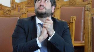 БЛИЦ TV: Скандалният министър Христо Иванов: Видях се с Борисов, няма да подам оставка! (ВИДЕО)