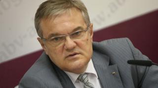 Румен Петков скочи остро в защита на полицаите