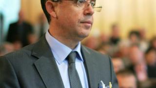 Хасан Азис отказва депутатското място, остава кмет на Кърджали