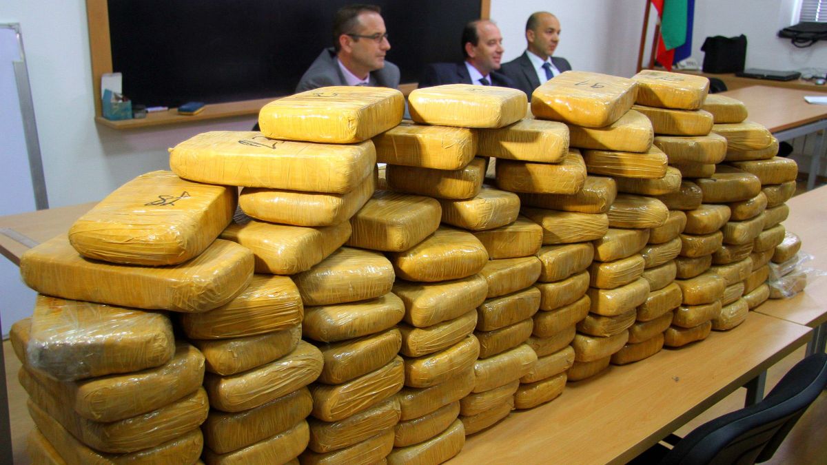 Млади "бизнесмени" готвят дрога в таван край Пловдив, приемат модерни начини на плащане