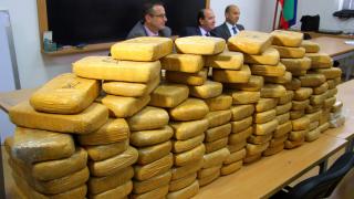 Млади "бизнесмени" готвят дрога в таван край Пловдив, приемат модерни начини на плащане