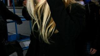 Гуинет Полтроу прегази човек и избяга 