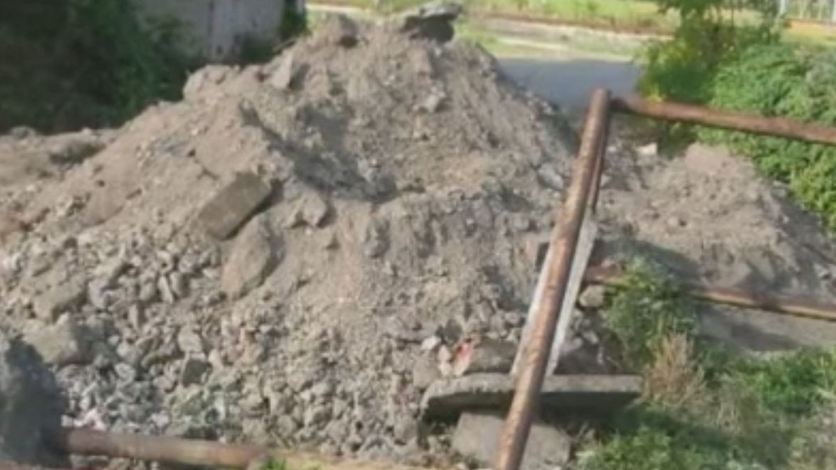 Чудо невиждано: Високоскоростна жп линия влезе в частен двор! (ВИДЕО)