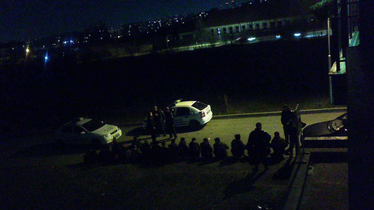 Отчаяни от бежанската напаст жители на „Овча купел”: Г-жо Бъчварова, елате ни на гости!