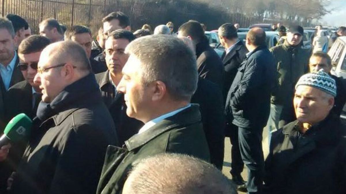 Напрежението се мести от Могиляне в Момчилград