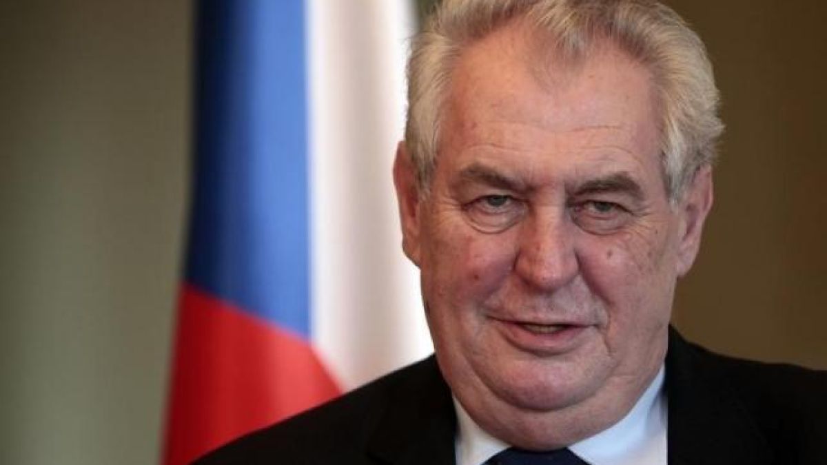 Милош Земан: Тълпите бежанци са планирано нахлуване в ЕС, което засилва "Ислямска държава"