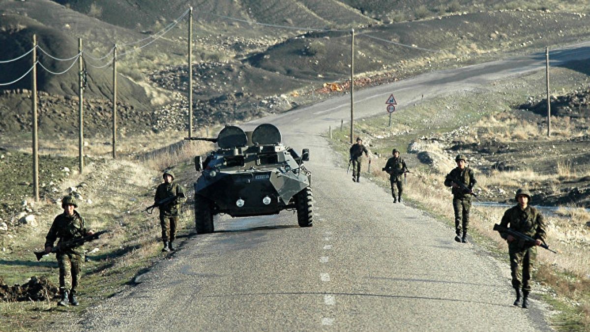 Турските сили постепенно напускат лагера в Ирак 