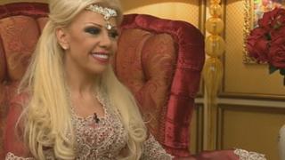 Луна се съблече и показа тяло за чудо и приказ СНИМКИ 18+