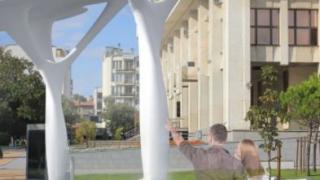 Монтират уникални соларни дръвчета в Бургас