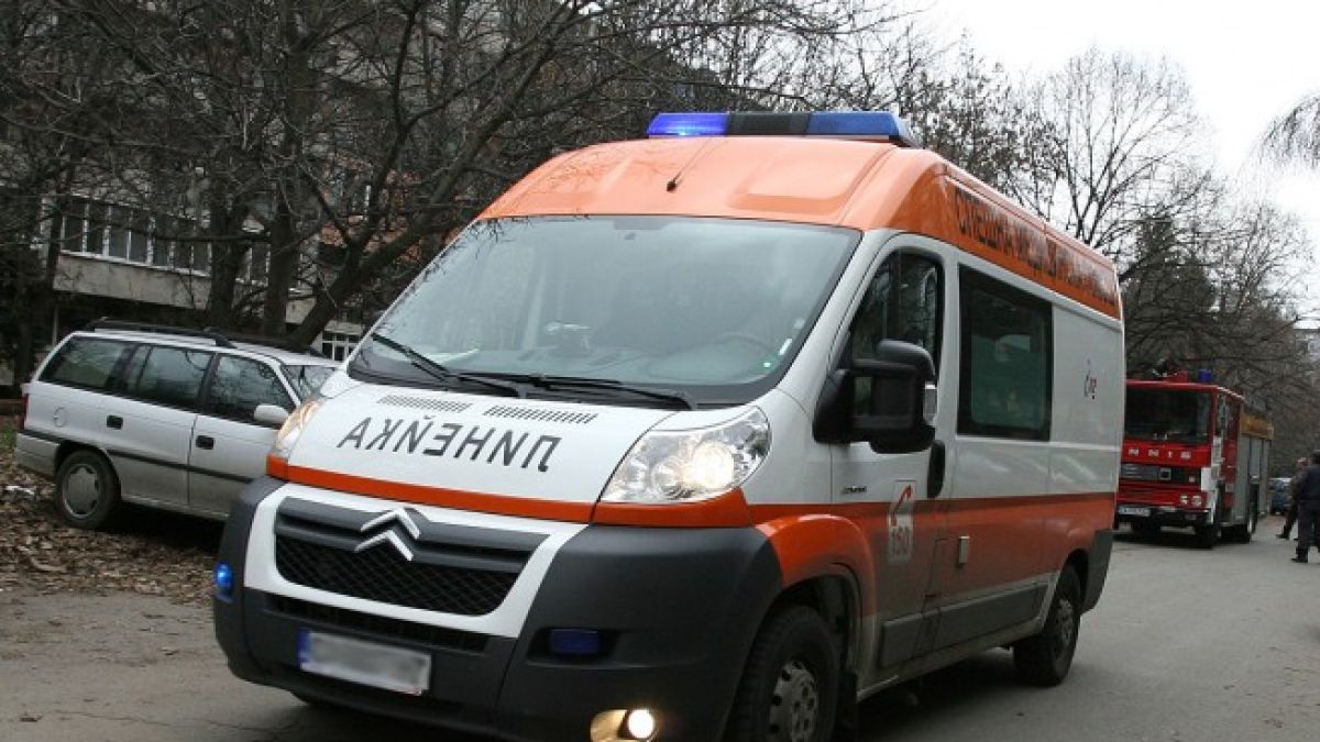 Внучка накара баба си сама да се коли