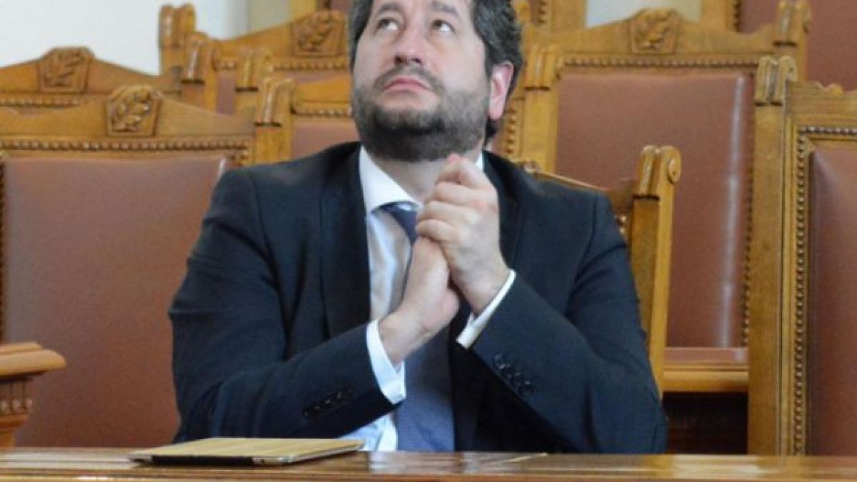 Пинокио с поредна провокация срещу правителството! Проваленият протестър Христо Иванов “изпържи” Екатерина Захариева